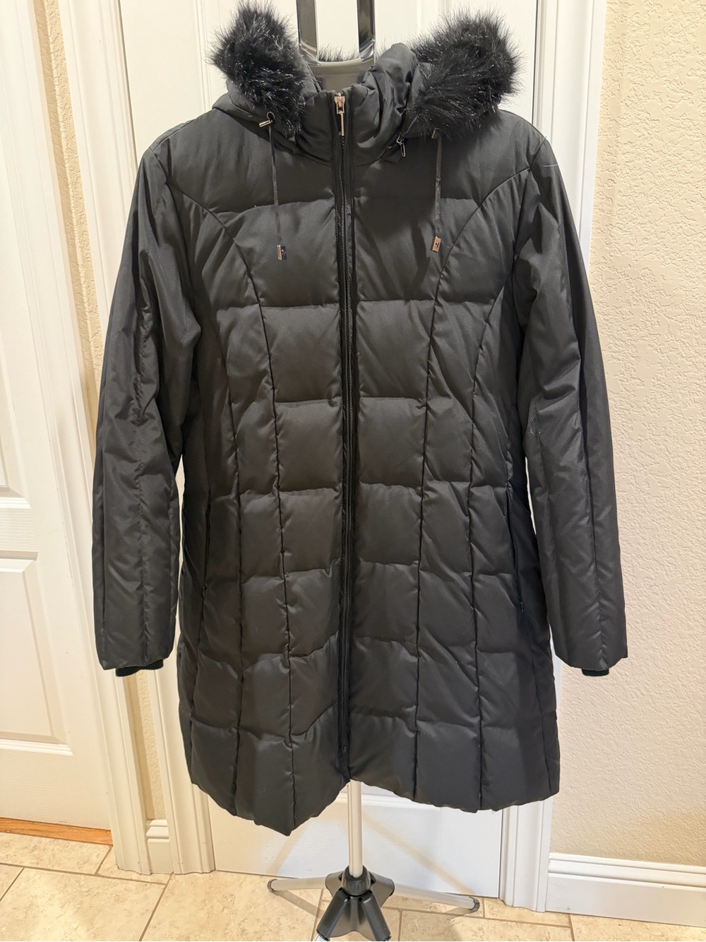 Michael Kors Women's Black Hooded Puffer Coat with Faux Fur Trim